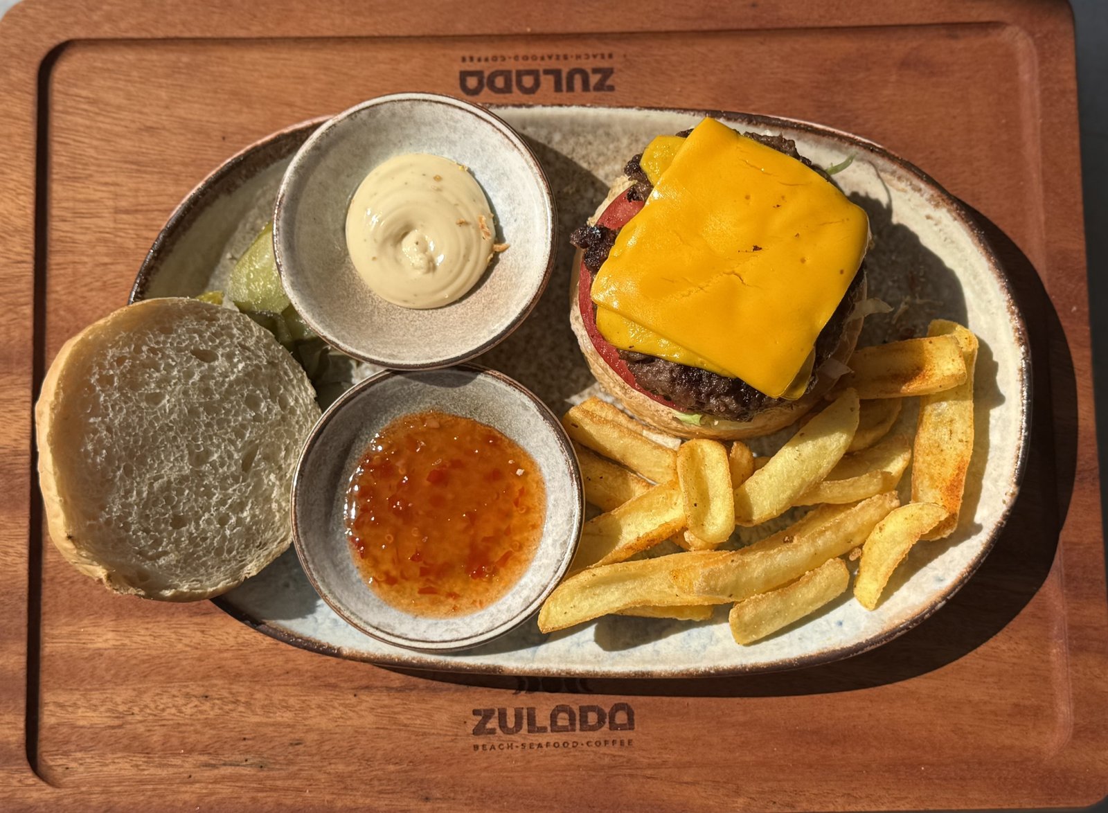 Cheese Burger (16:00'a kadar sipariş edilebilir. | Can be ordered until 16:00.)