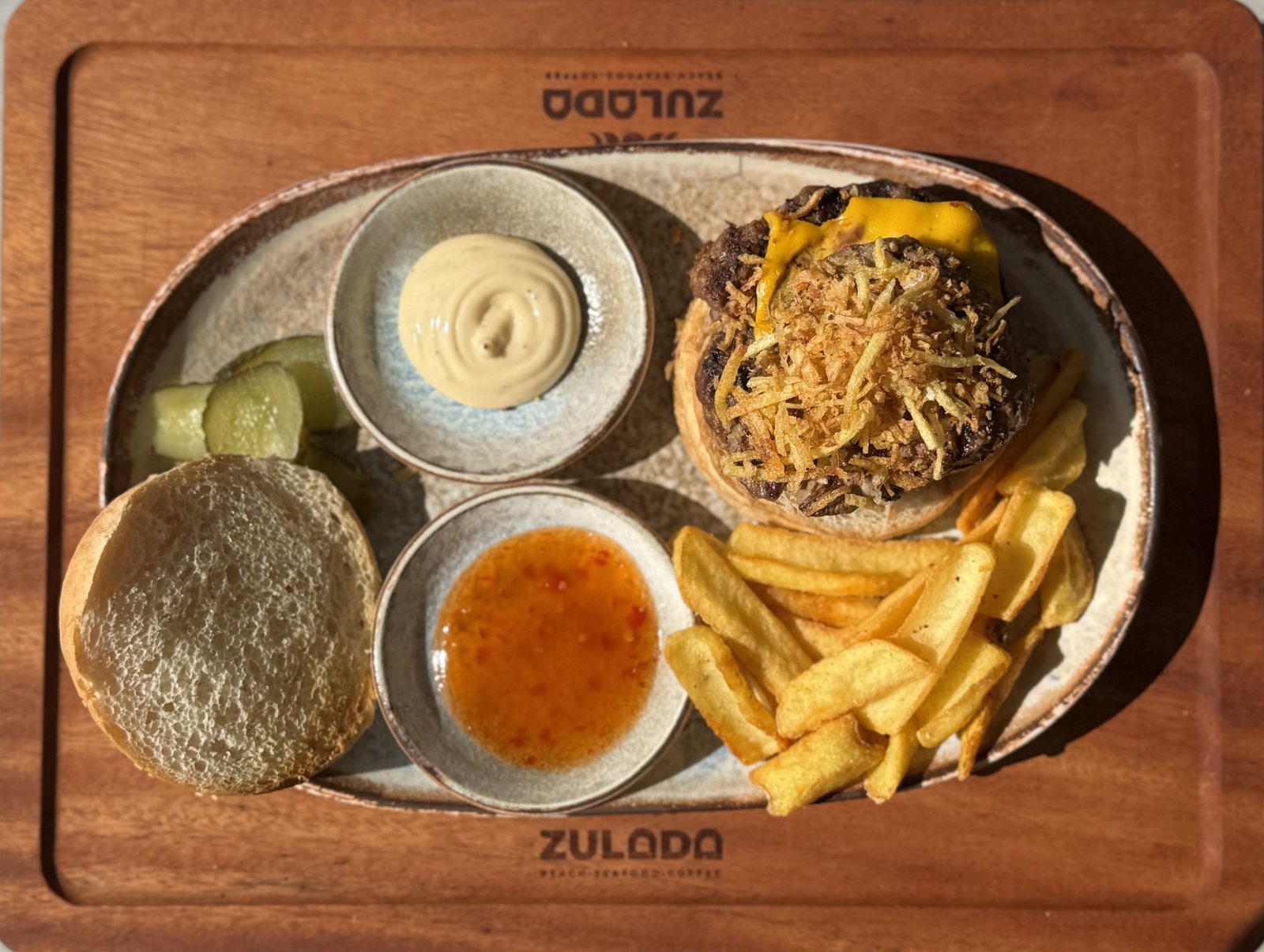 Zulada Burger (16:00'a kadar sipariş edilebilir. | Can be ordered until 16:00.)